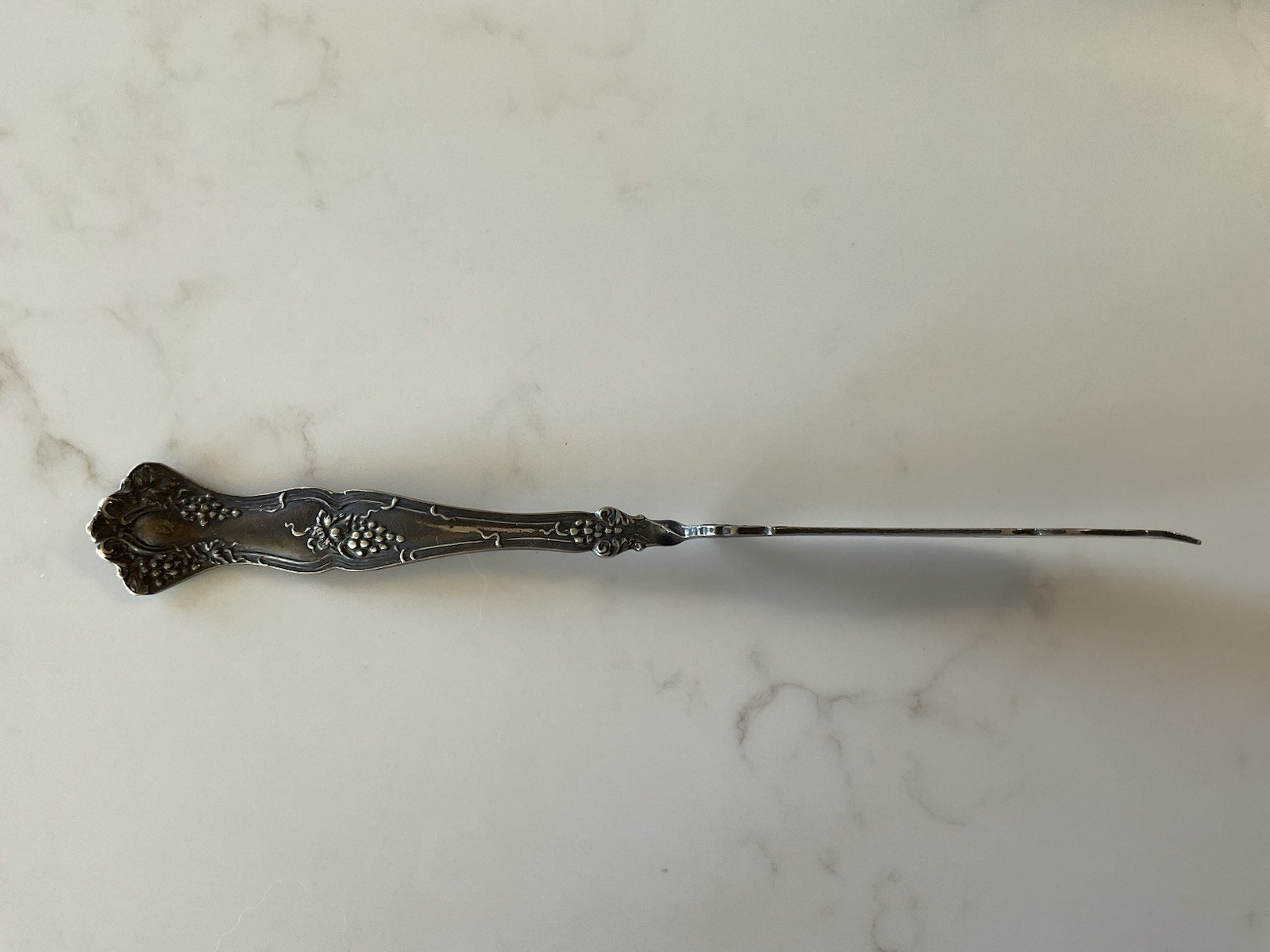 Antique Rogers Brothers Grapevine twisted silver Nuevo butter knife 7 inches A1