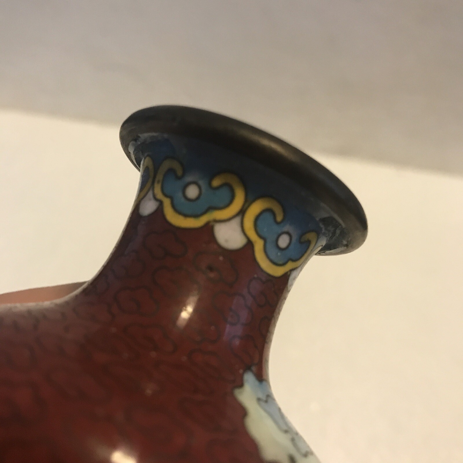 Asian dark red 4 inch tall Cloisonne Vase Floral Patten with wood base