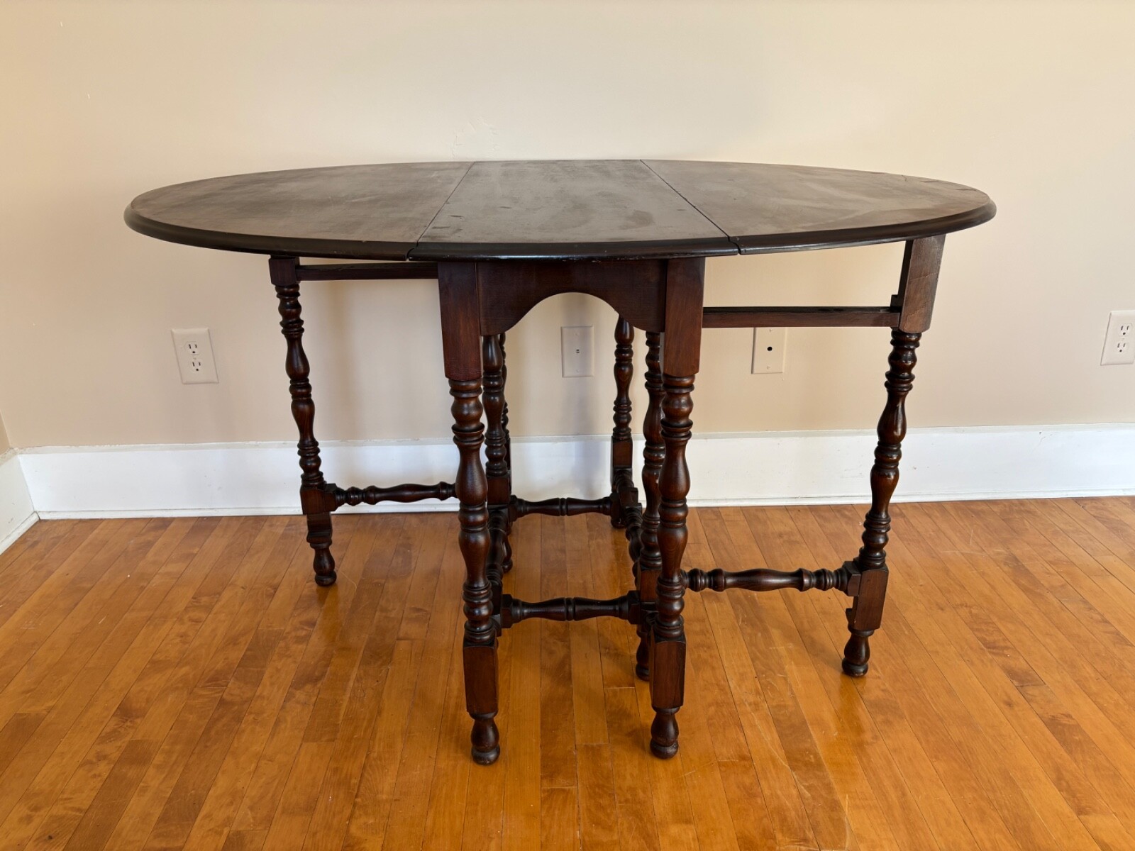 Drop Leaf Gate-leg Oval Table c. 1930s