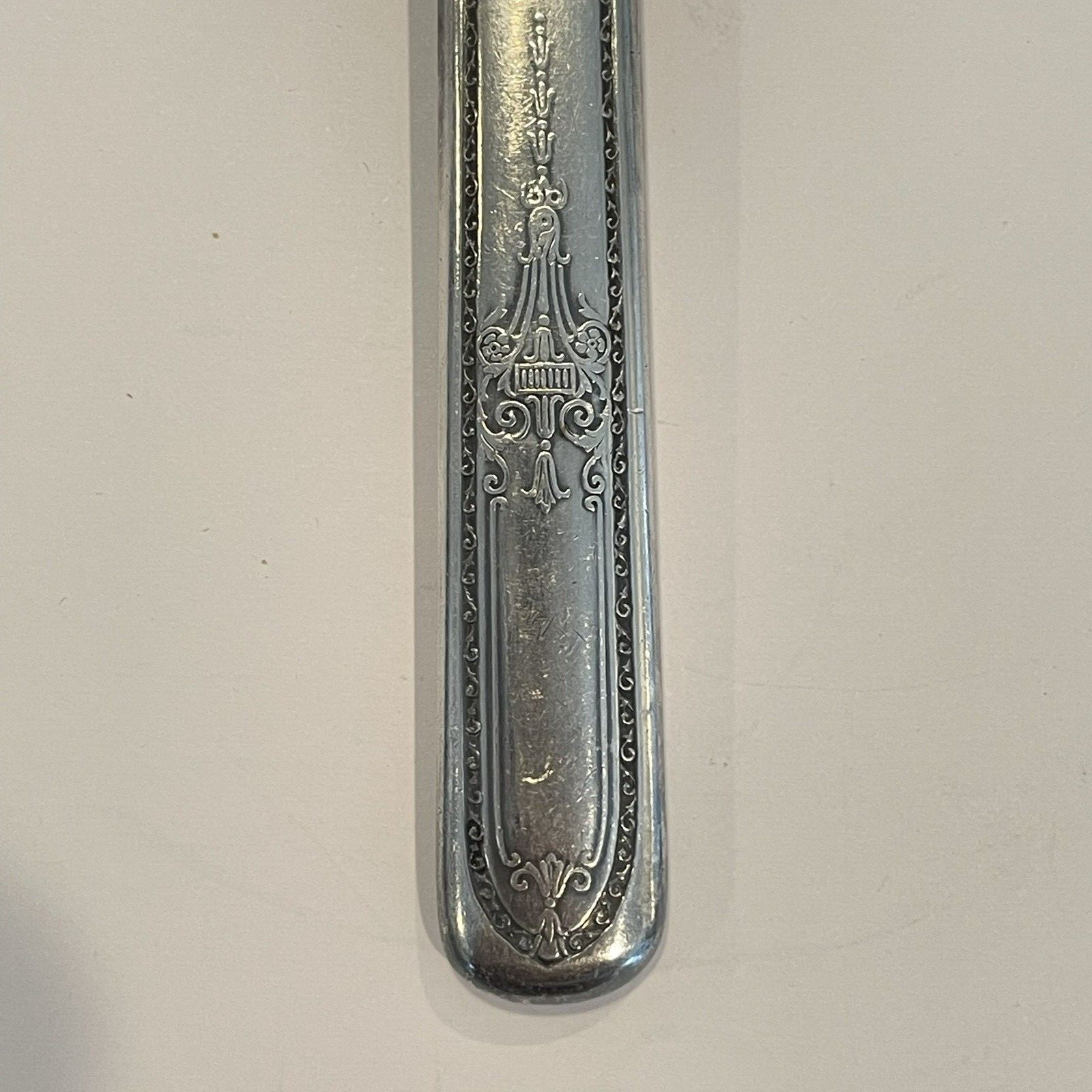 WM ROGERS & SON TRIUMPH 1925 Dinner Knife Solid Handle French Blade