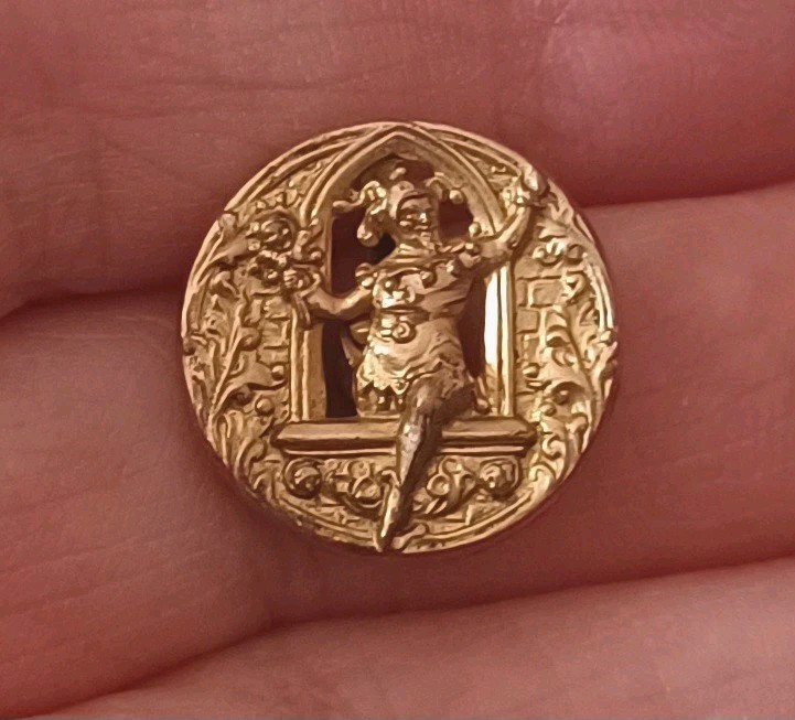 Antique Picture Button Jester Rigoletto Opera Detailed Pierced Goldtone Button