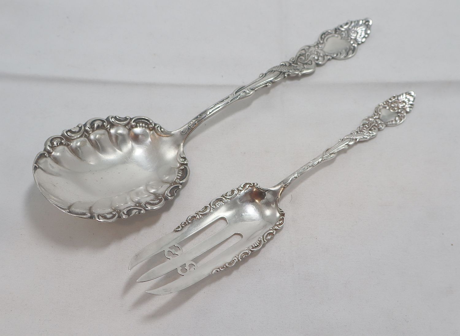 1847 Rogers COLUMBIA 1892 2 servers cake fork berry shell ship inclu in price