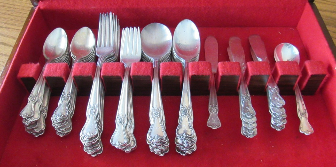 109 Pc Old Company Silver Plate Flatware Signature Rose Set Org Wood Case MONO K