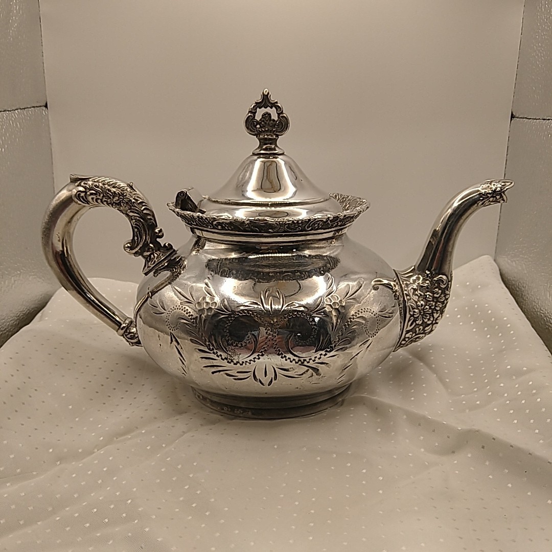 Victorian The Van Bergh Quadrulple Plate Silver Co. Ornate Teapot c1898 Polished