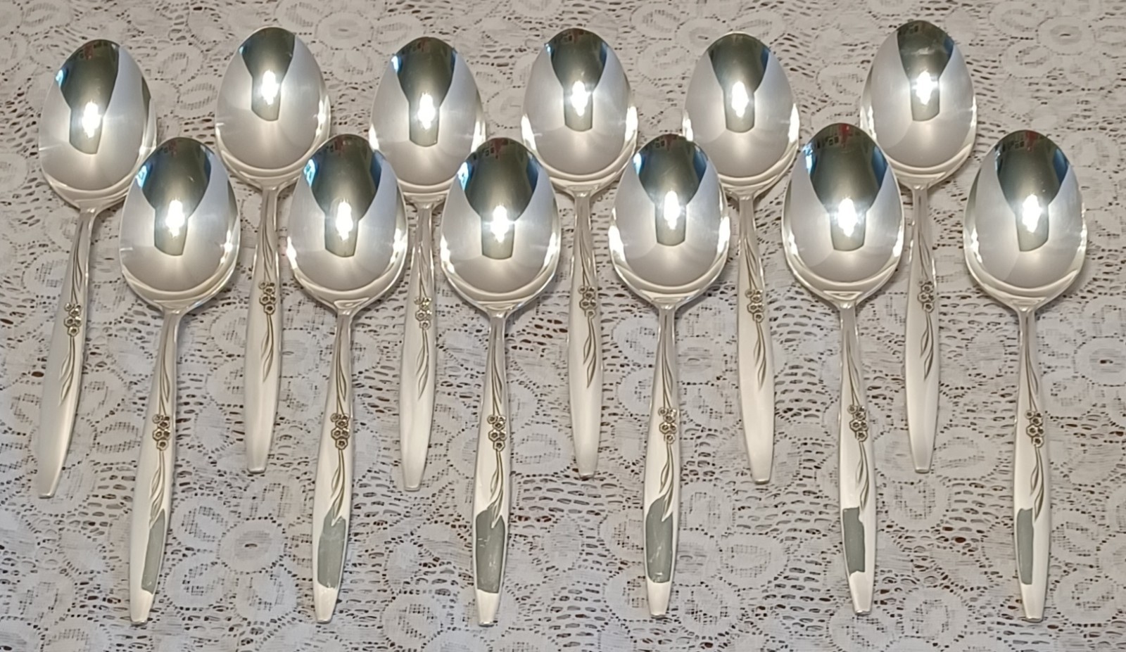 Oneida Community Silverplate ENCHANTMENT Serv-12 GENTLE ROSE 73 pc Chest+Serving