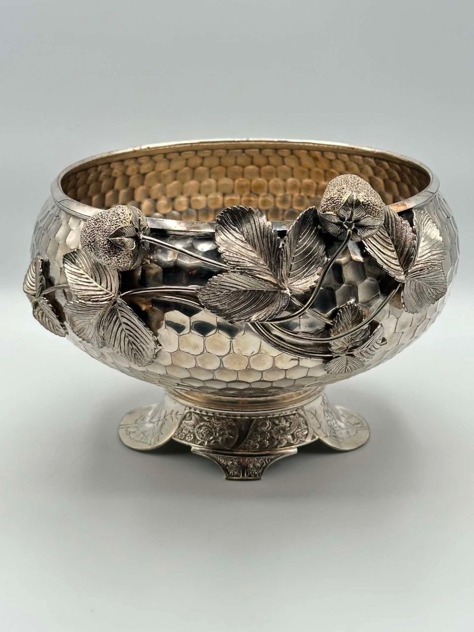 Antique Wilcox Quadruple Plate Hammered Strawberry Bowl Arts Crafts 2317