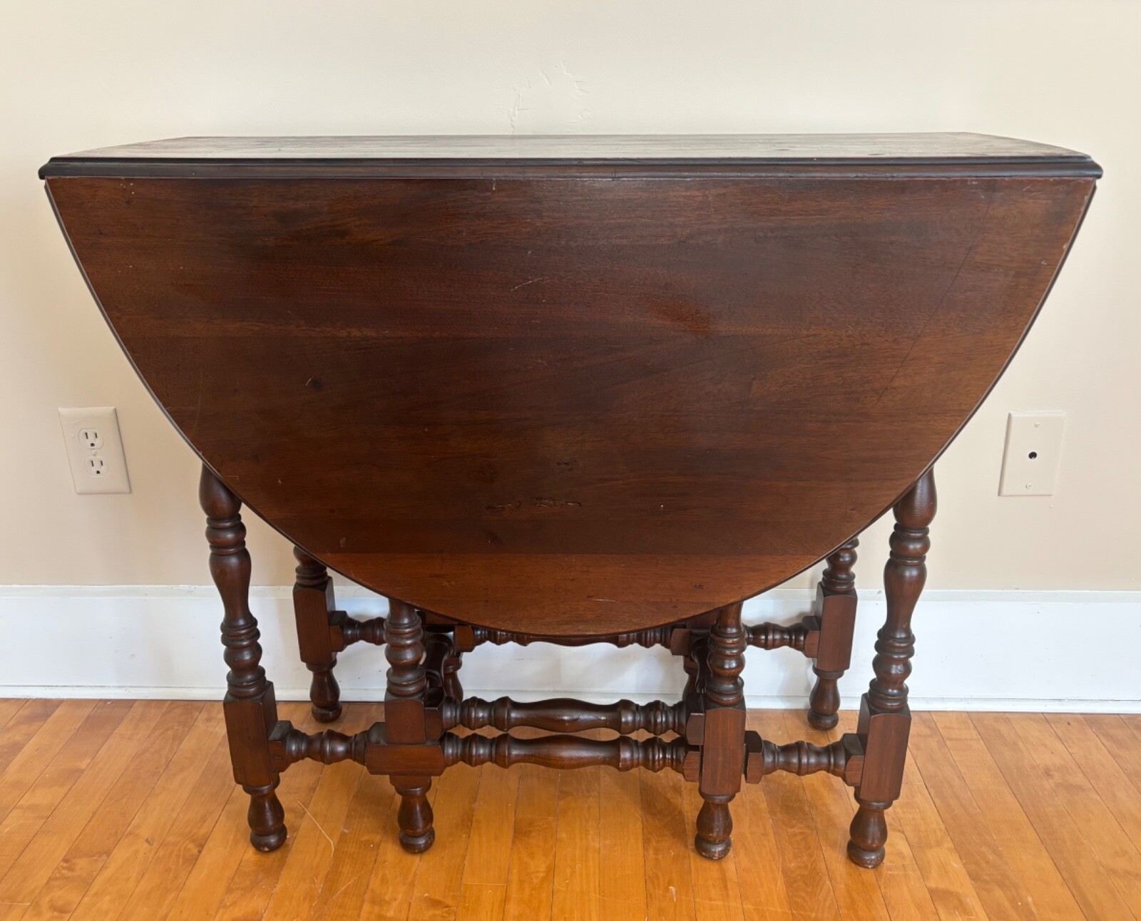 Drop Leaf Gate-leg Oval Table c. 1930s