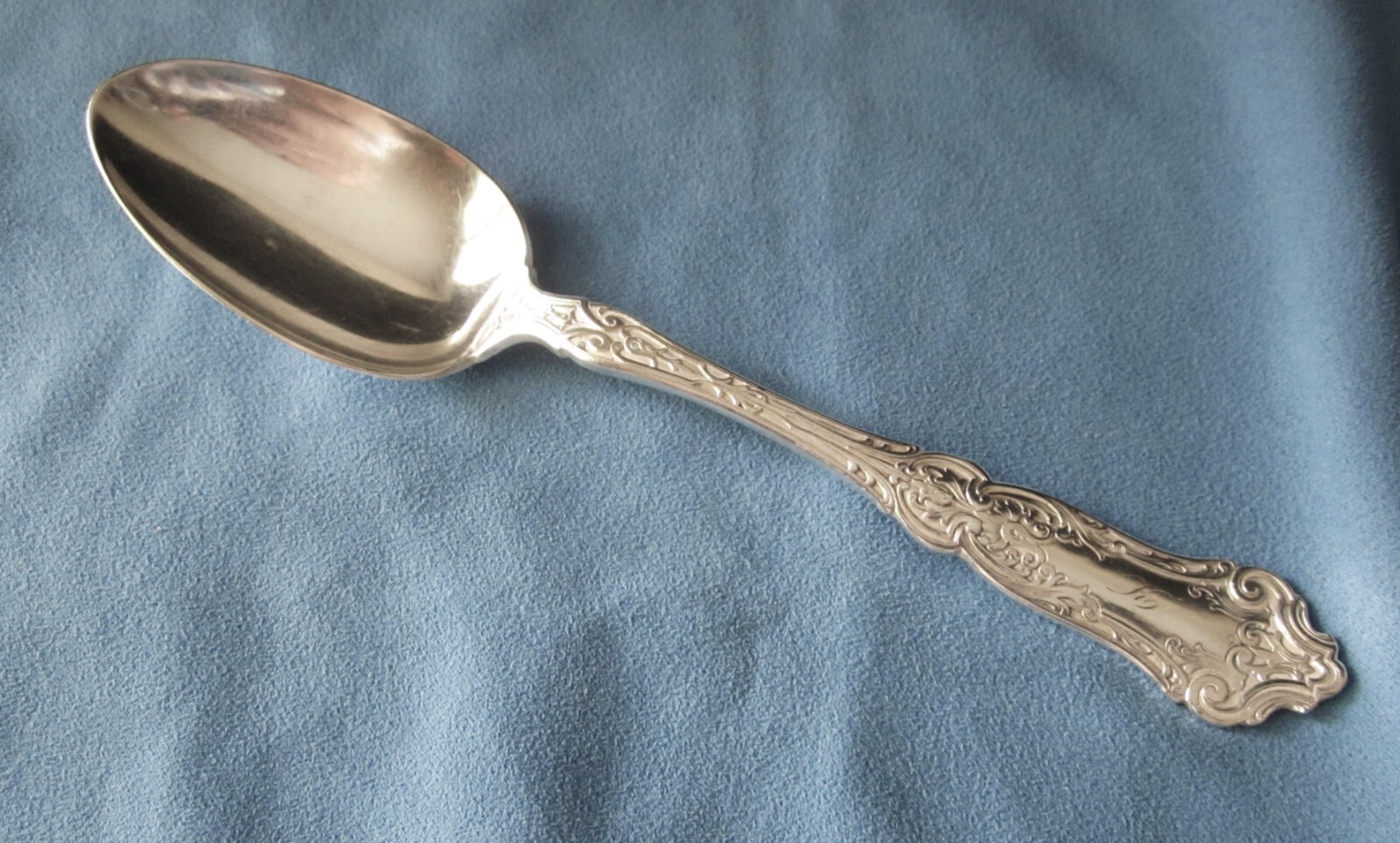 1835 R Wallace Silverplate Cardinal Pattern Serving Spoon 1907 – 8 1/4″ – Mono