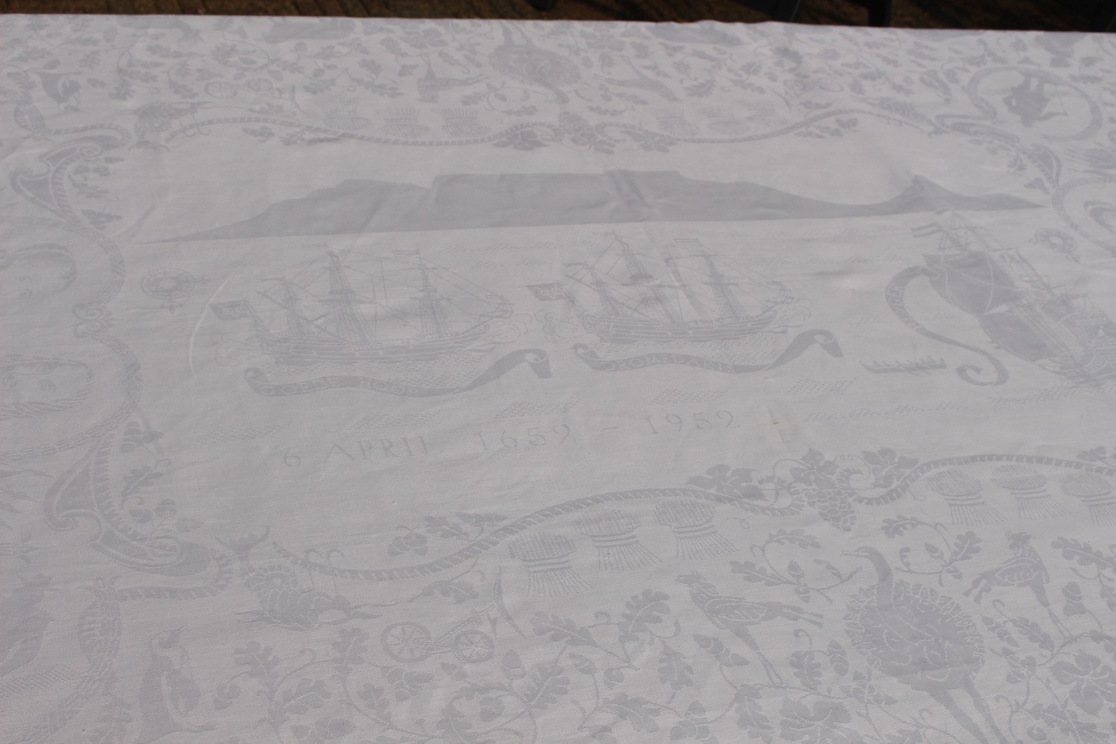 Table cloth & 5 napkins South Africa VOC Cape Town Jan van Riebeek 1652 damask