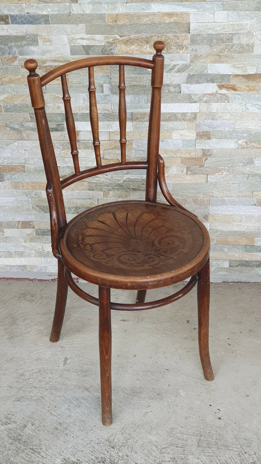 Set of 2 Antique Mundus chairs
