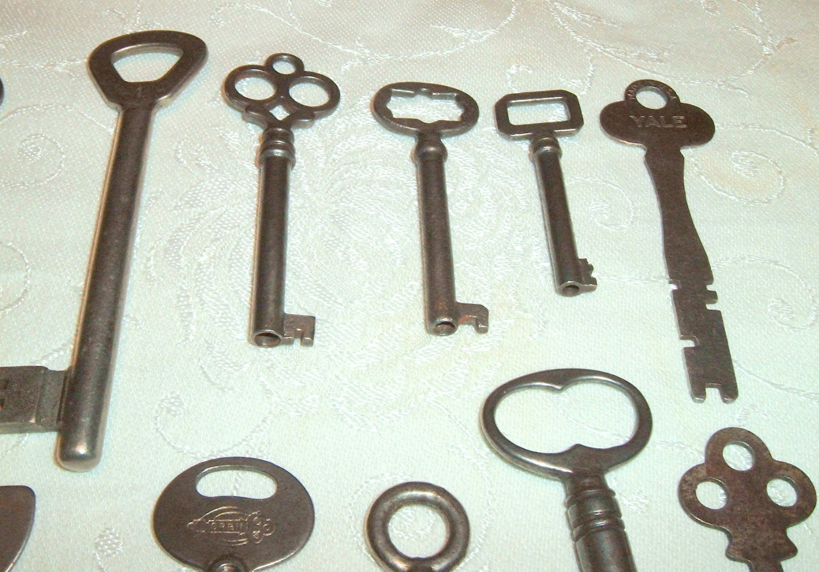 Antique Vtg 25 Skeleton Keys Open Solid Barrel Cabinet Flat Misc Makers