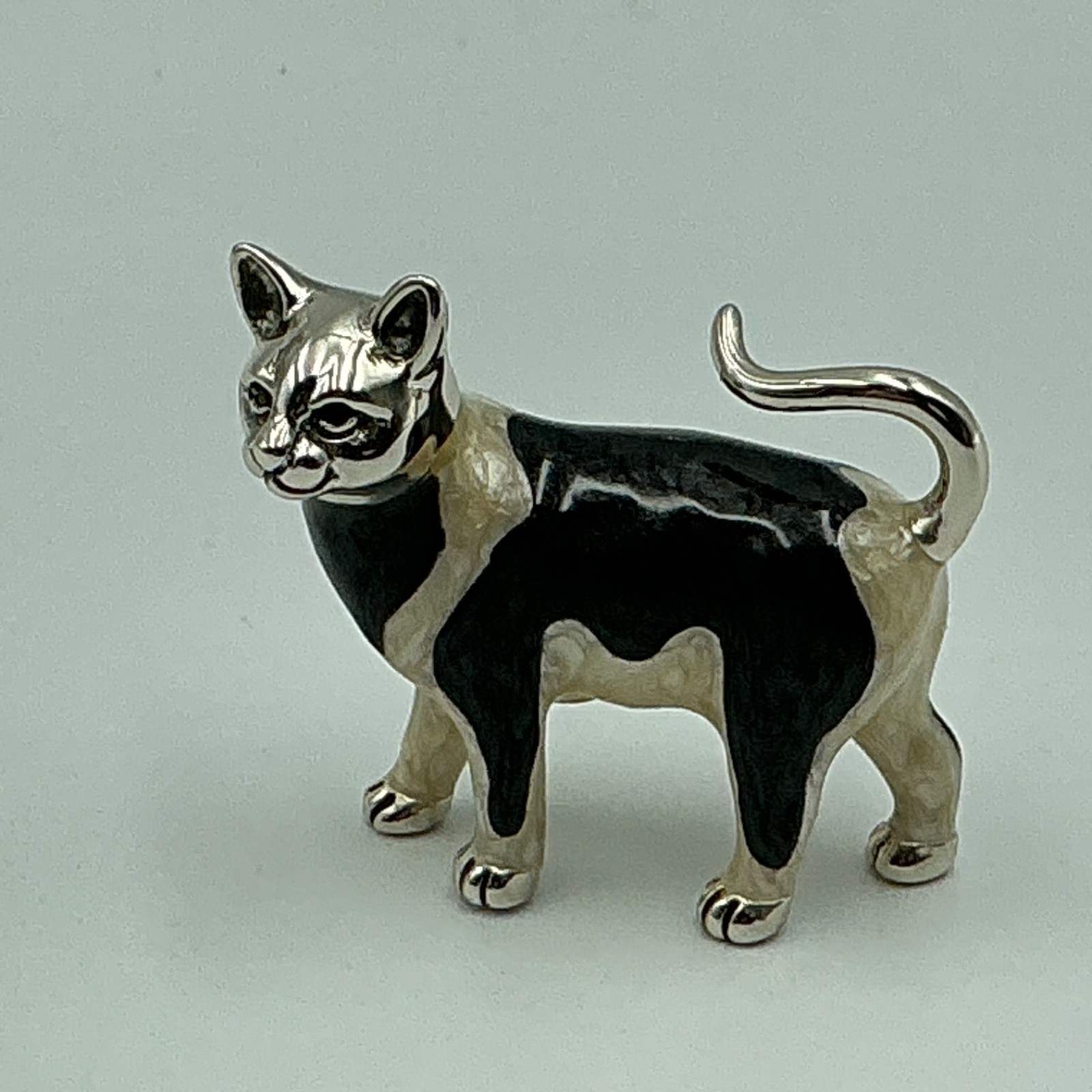 SATURNO SILVER & ENAMEL LARGE BLACK & WHITE CAT, FRANCIS HOWARD, BIRM C2020