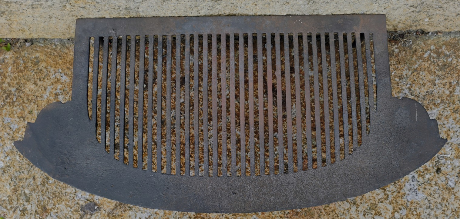 Antique Cast Iron Fireplace Hearth Footed Griddle Trivet 22 1/2″ wide