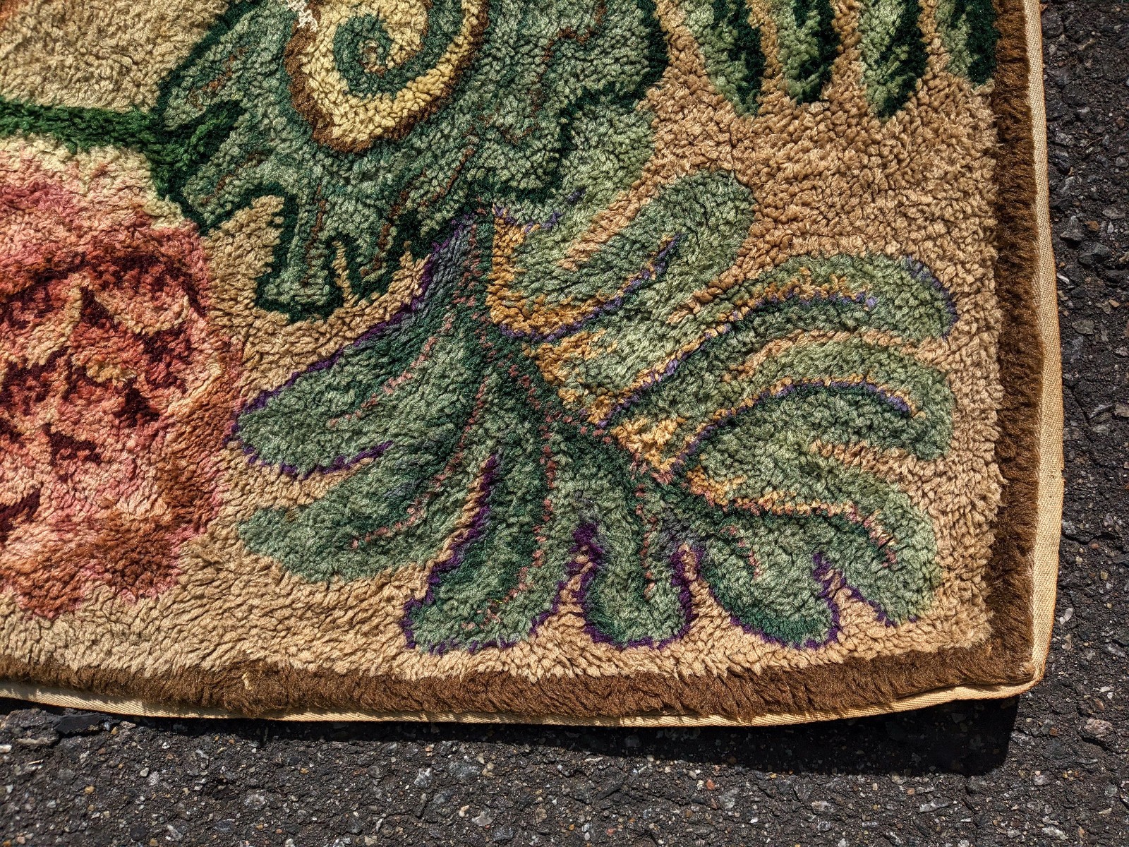 Large 7.5′ x 7.5′ Antique Folk Art American Hooked Rug Floral Wool