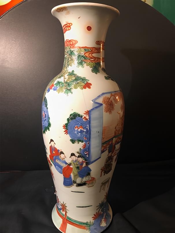 19th-century white blue red green Chinese antique porcelain black vase