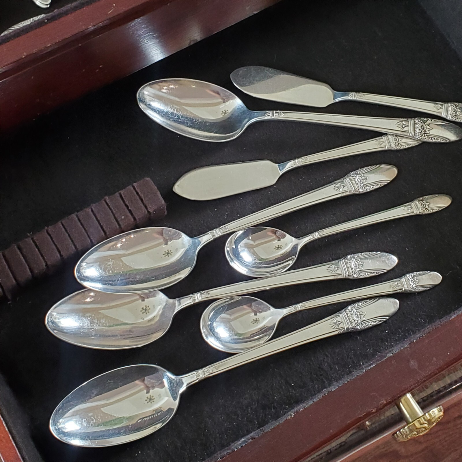 1847 Rogers Bros IS FIRST LOVE Silverplate 104 Pc Silverware Flatware Set for 16