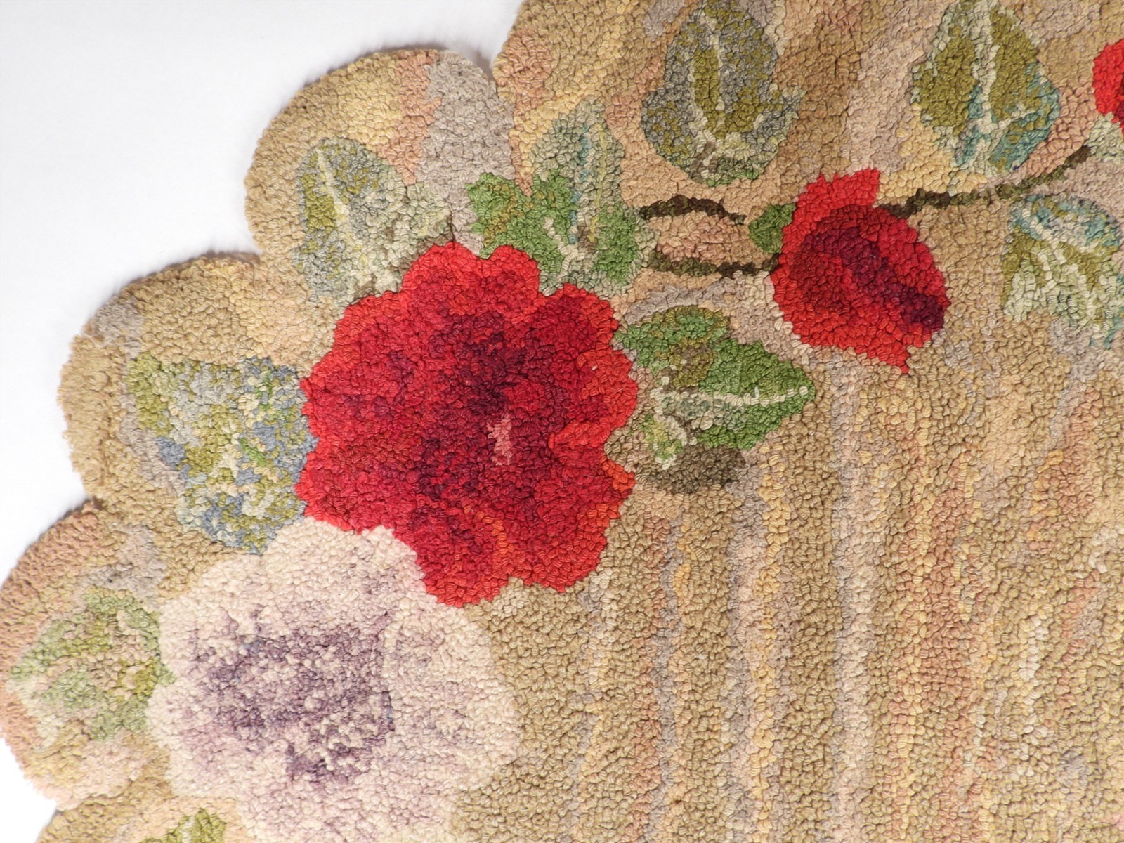 Antique Early 20thC. Country Primitive Floral Folk Art Hooked Rug – 36″x24″