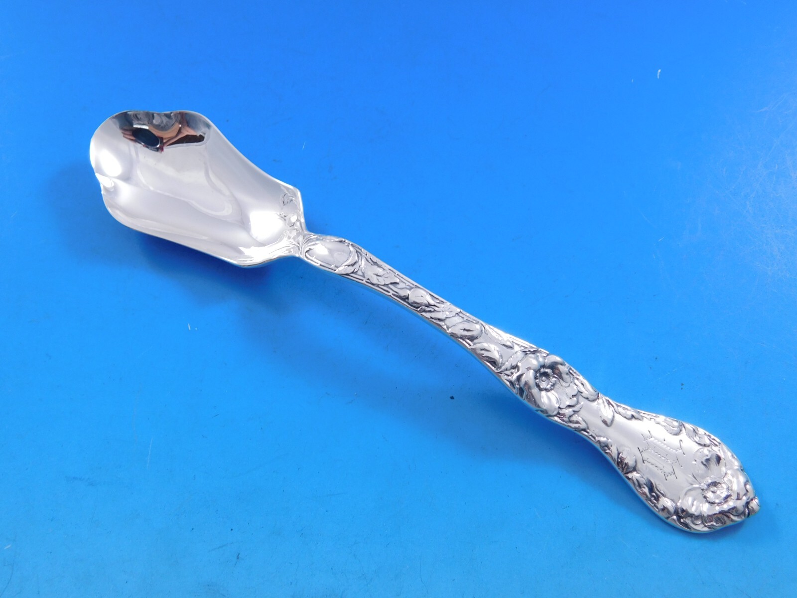 Les Cinq Fleurs By Reed and Barton Sterling Silver Relish Scoop 5 5/8″ Custom