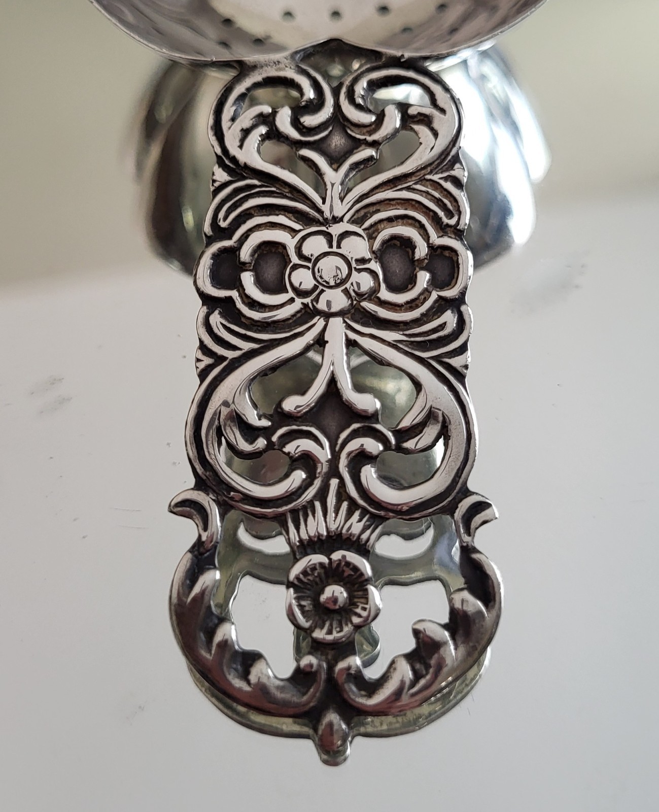STERLING SILVER TEA STRAINER VICTORIAN STYLE 41 GRAMS