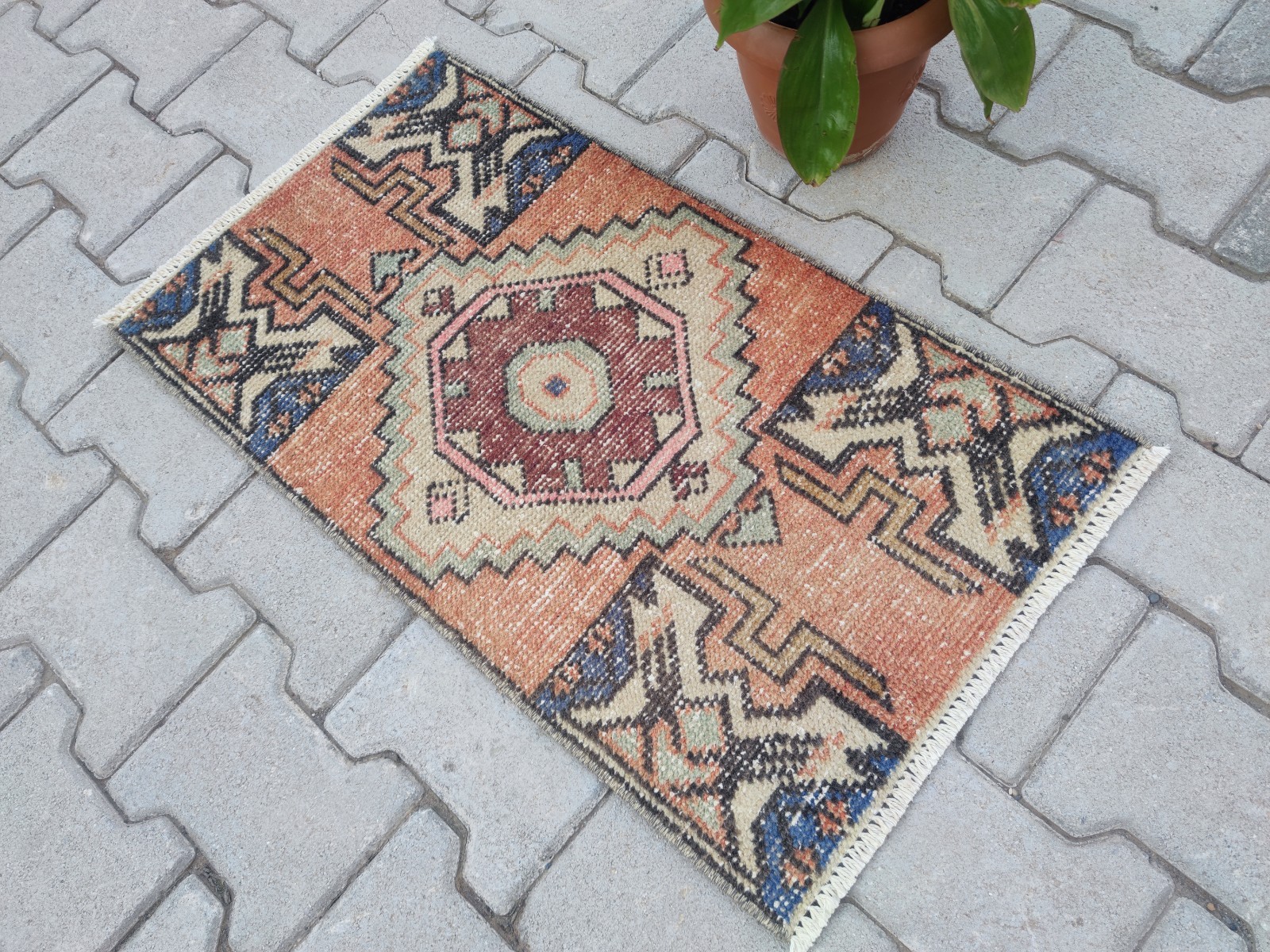 1.4 x 2.5 ft Vintage Pale Red Door Mat, Turkish Oushak Wool Bathroom Rug