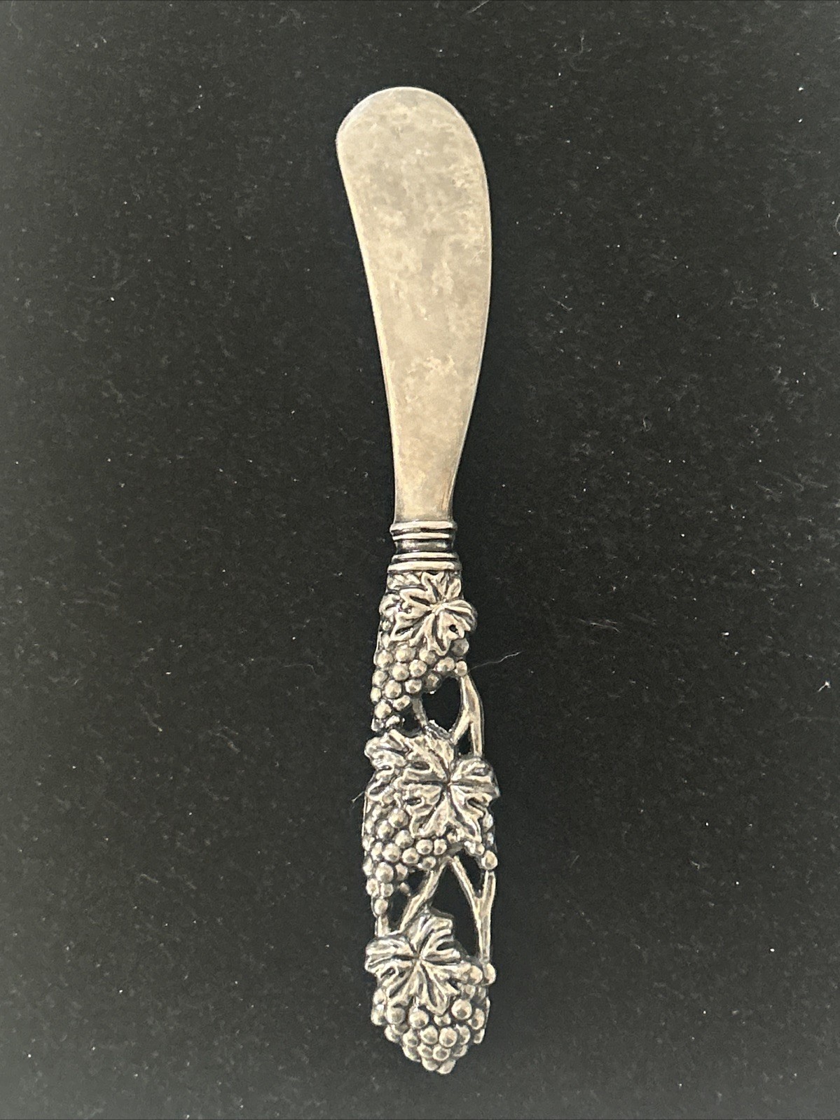 Antique Vintage Silver-Plated Bread Butter Spread Knife Ornate Deco Grapes Leaf