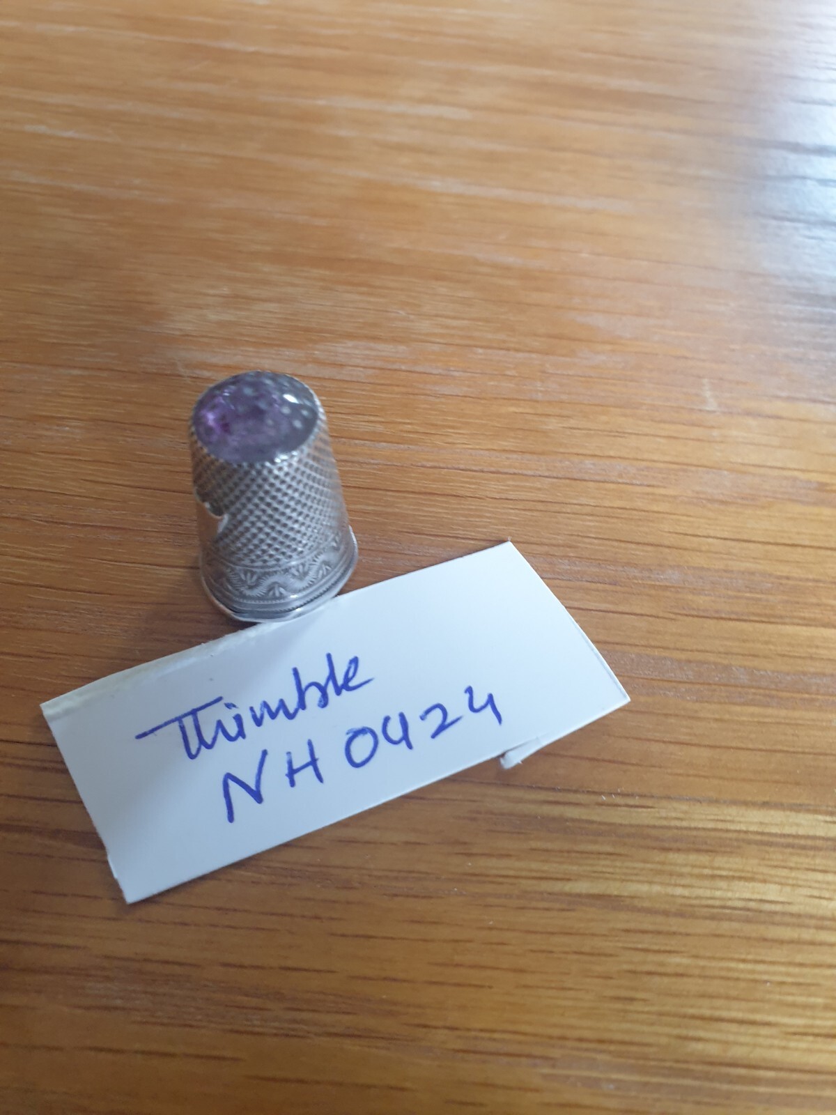 Vintage Possibe Antiqe Continental Silver Thimble Mauve Agate Top And Shield