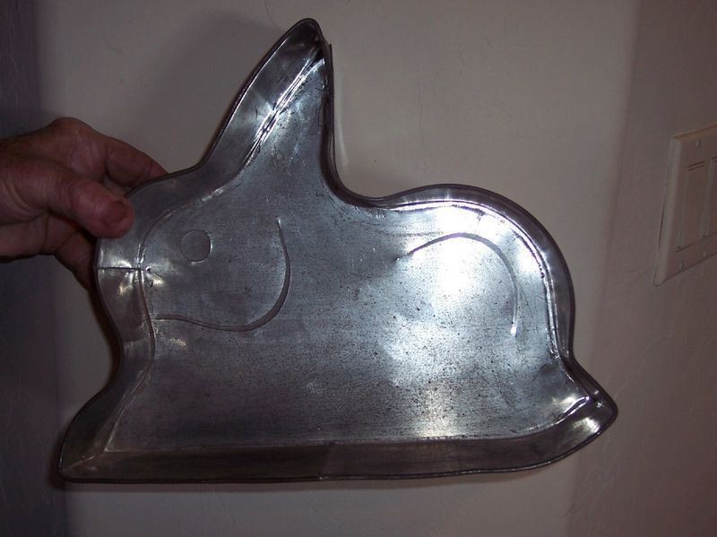 ANTIQUE PRIMITIVE EASTER BUNNY RABBIT FORM BAKING MOLD HANDMADE METAL PAN
