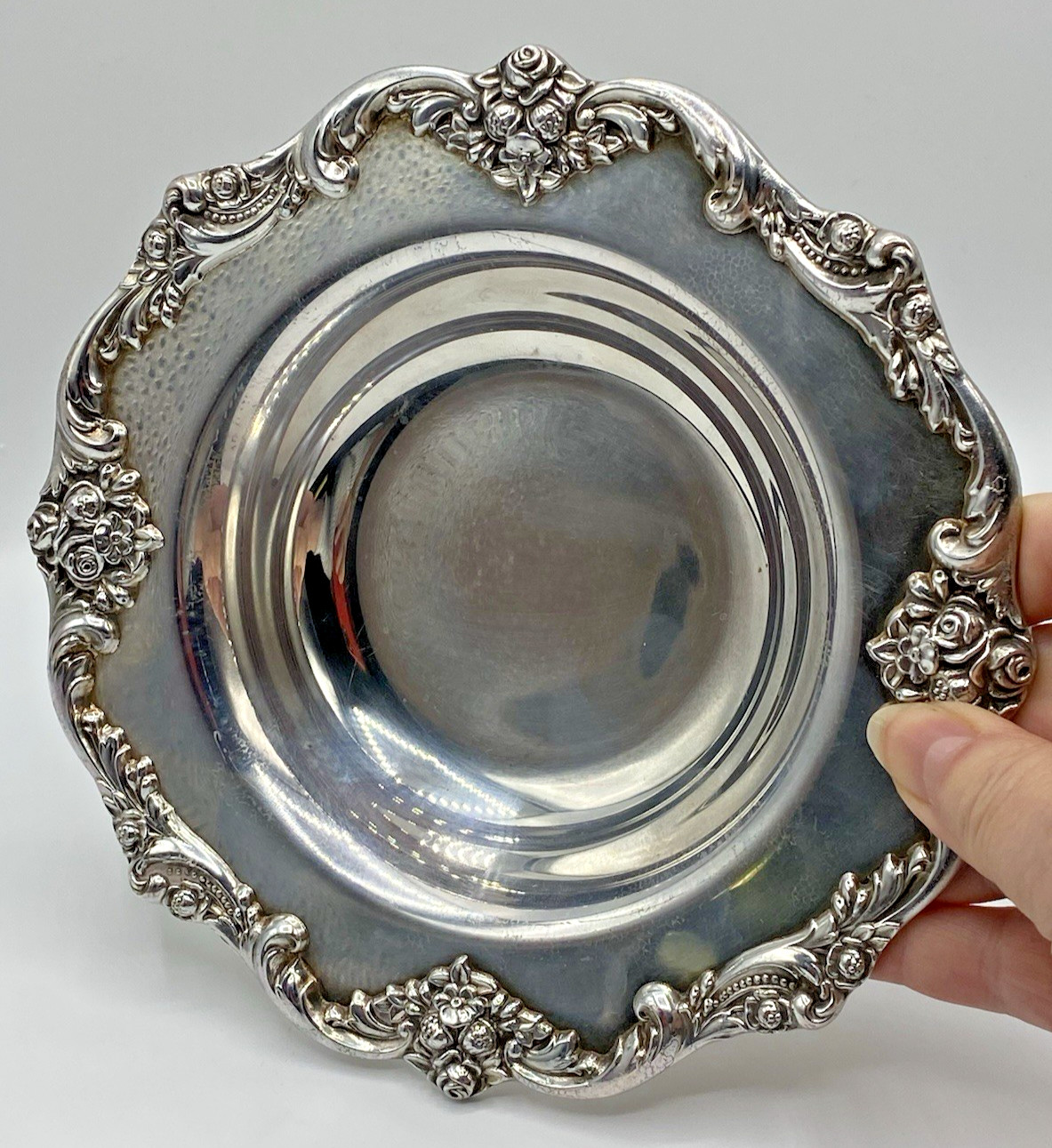 Lunt Eloquence Silverplate 7″ Bowl Raised Rose Bouquet Edges