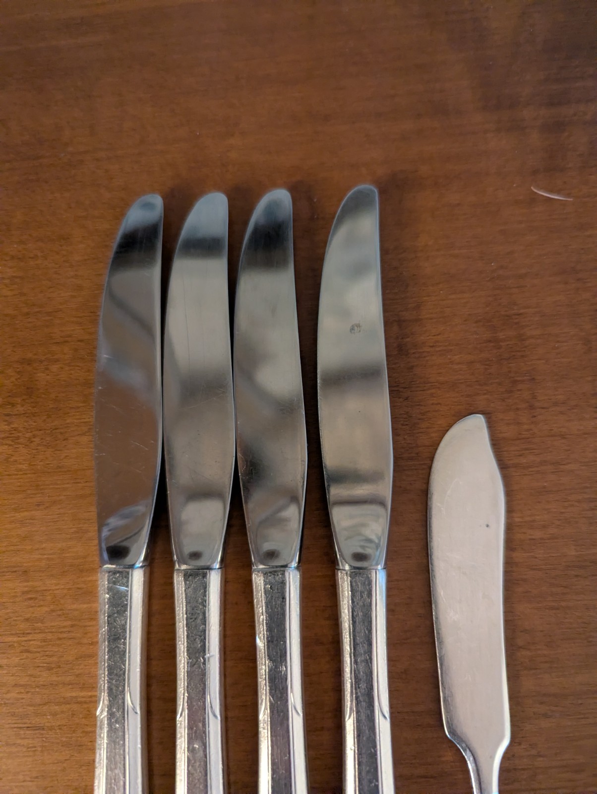 5-Vintage Oneida Nobility Reverie Silverplate (4)Knives(1) Butter Knife