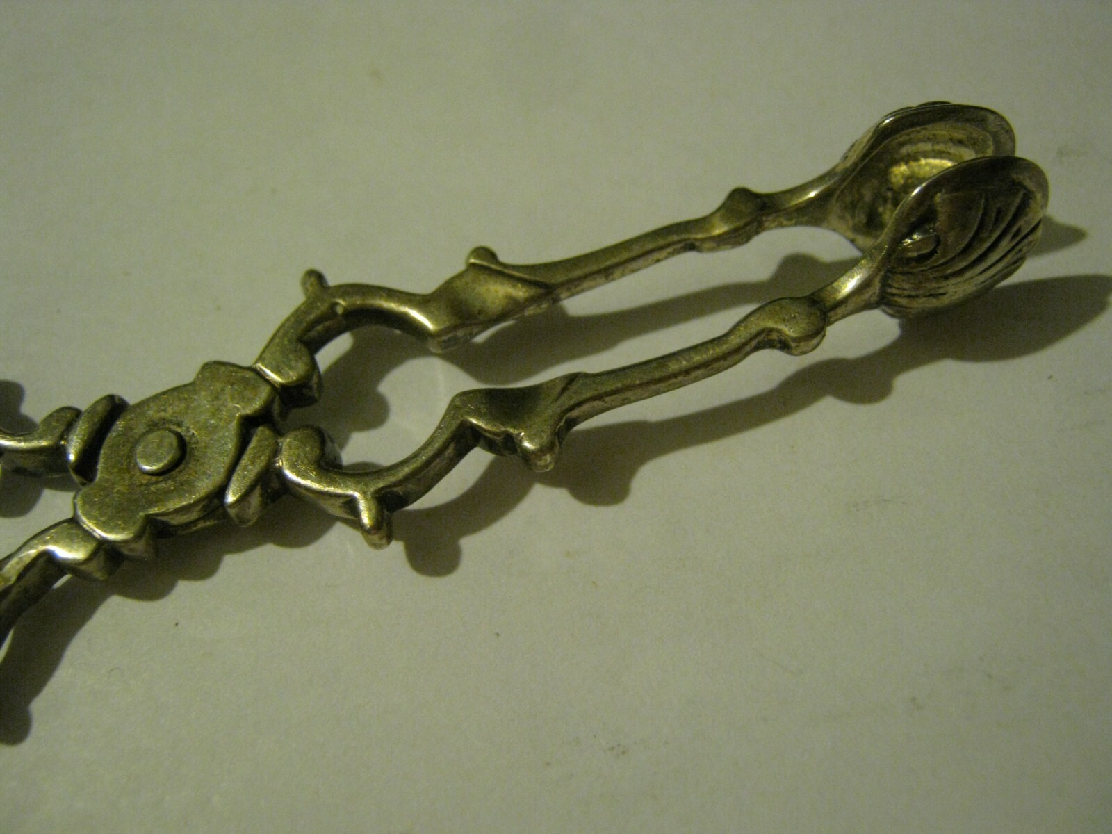Georgian Design 1917 Wakely & Wheeler Sterling Silver 4″ Sugar Nips, Clam Shells