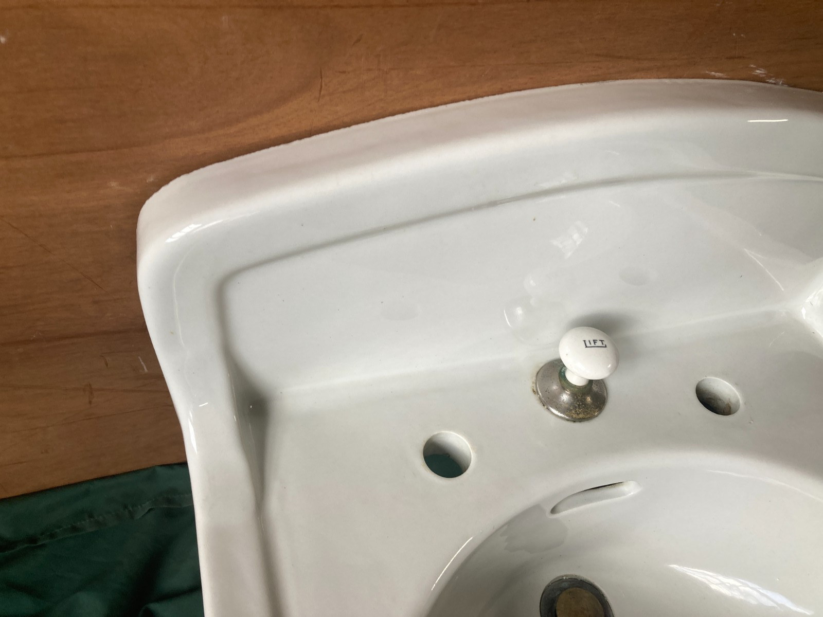 Antique 20×19 White Vitreous China Bath Wall Sink Old Trenton Potteries 361-25E