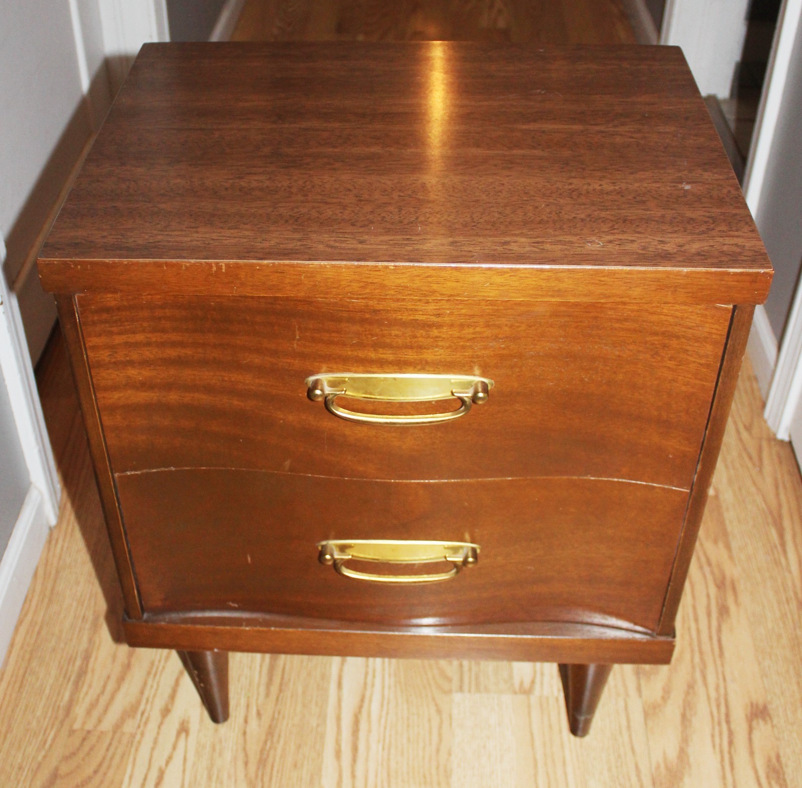 VINTAGE MCM HEAVY WOOD END BEDSIDE TABLE NIGHTSTAND 2 DRAWER LINEAR 22 3/4 X 19″