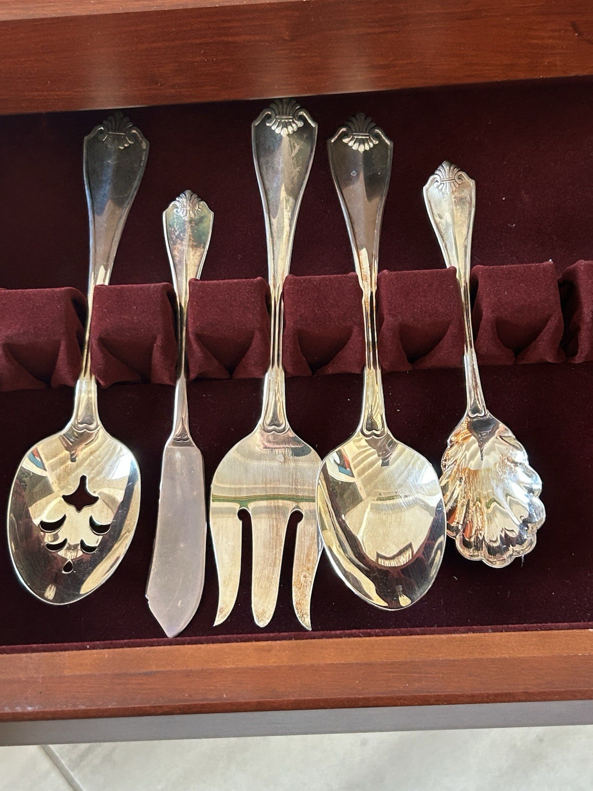 Oneida Silverplate Flatware King James 65 Piece Case Service For 12 Complete Set