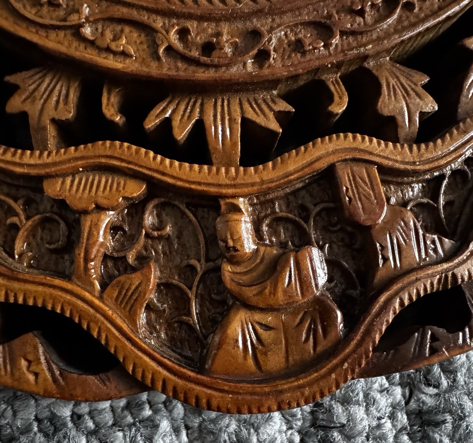 Antique Chinese Hardwood carved Frame Early 20thC (31 x 24cm) with embroidery