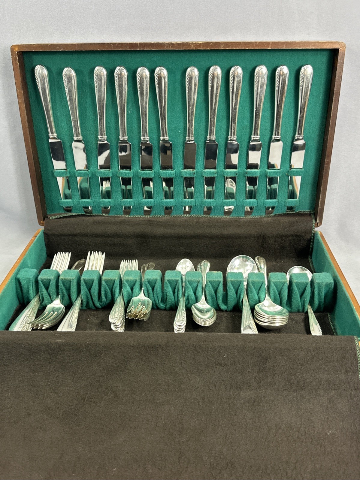 61 Piece WALLACE Silverware Stainless Ultra Braided Wheat Design In Wood Case