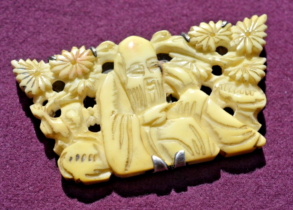 ANTIQUE Chinese HAND CARVED Confucius BROOCH Sterling Silver clasp 2 1/4″