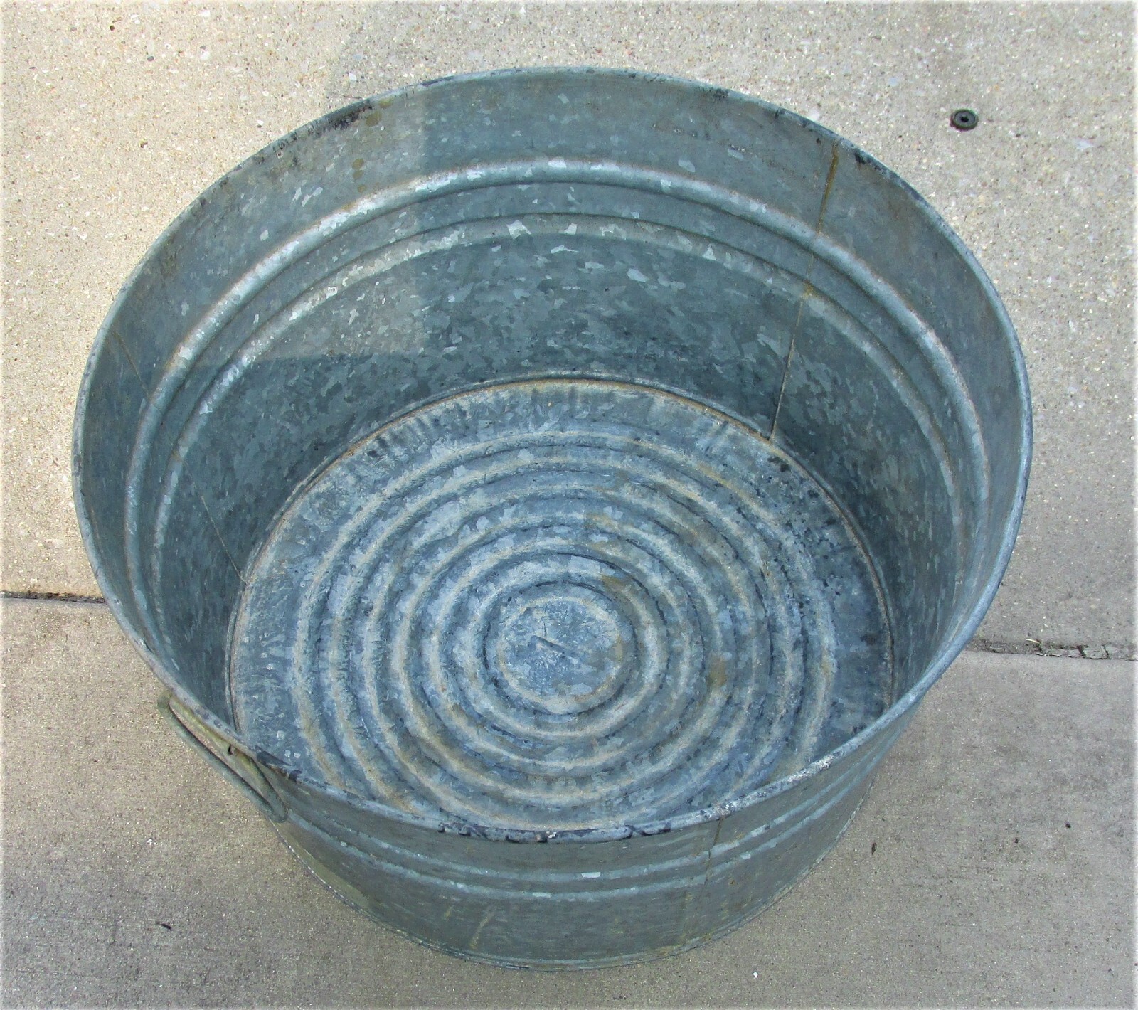 Galvanized Steel Tub #1 with Handles 20 inch diameter Planter Yard Décor