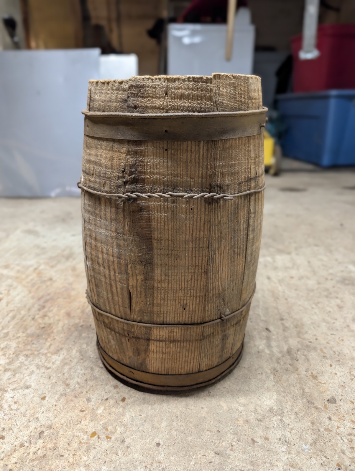 VTG Wood Nail Keg Barrel Primitive Patina Farmhouse Rustic MADE in USA 17″X10″