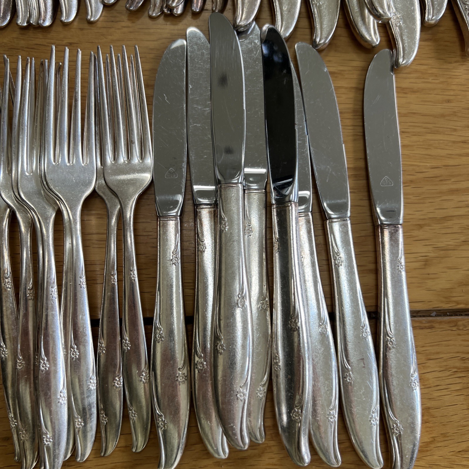 Oneida Community Carousel Silver Plated Cutlery Set 64 Pieces Vintage