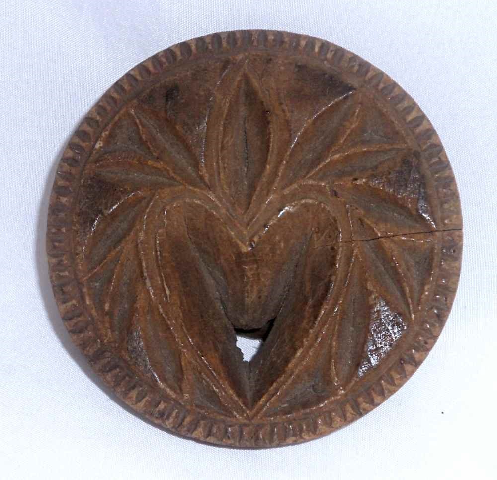 Antique Deep Carved Wood Butter Print Heart Radiant Leaf Design Flat-Knob Handle