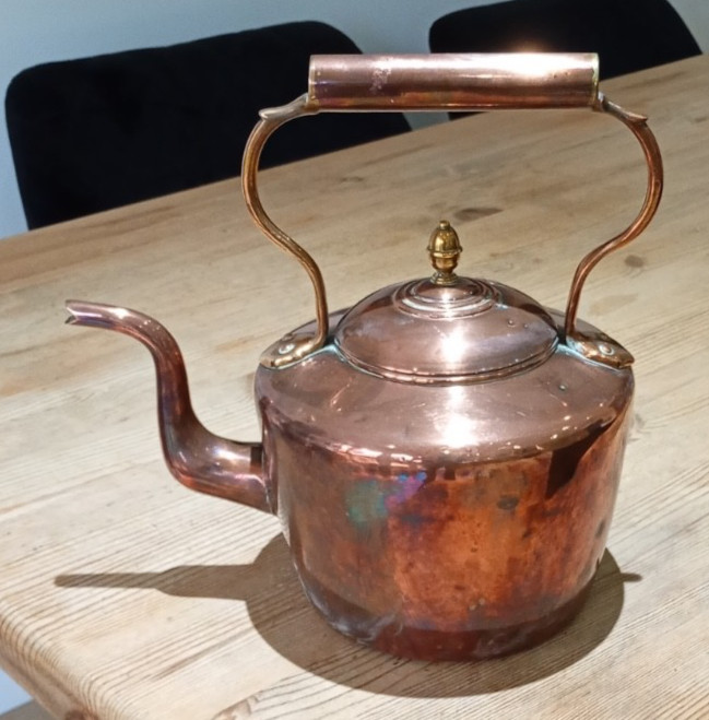 A 6 pint copper kettle William Soutter & Sons Soutterware English made