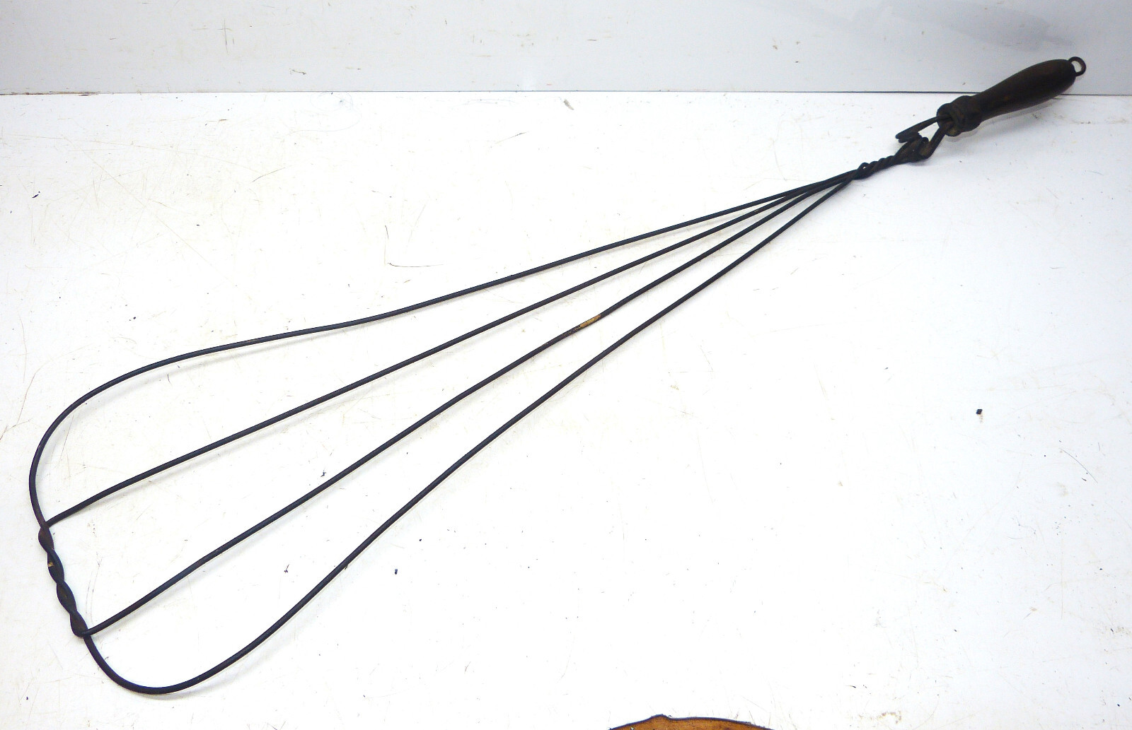 Antique Primitive 31½” Twisted Wire Rug Beater w/ Offset Wooden Handle INV15553