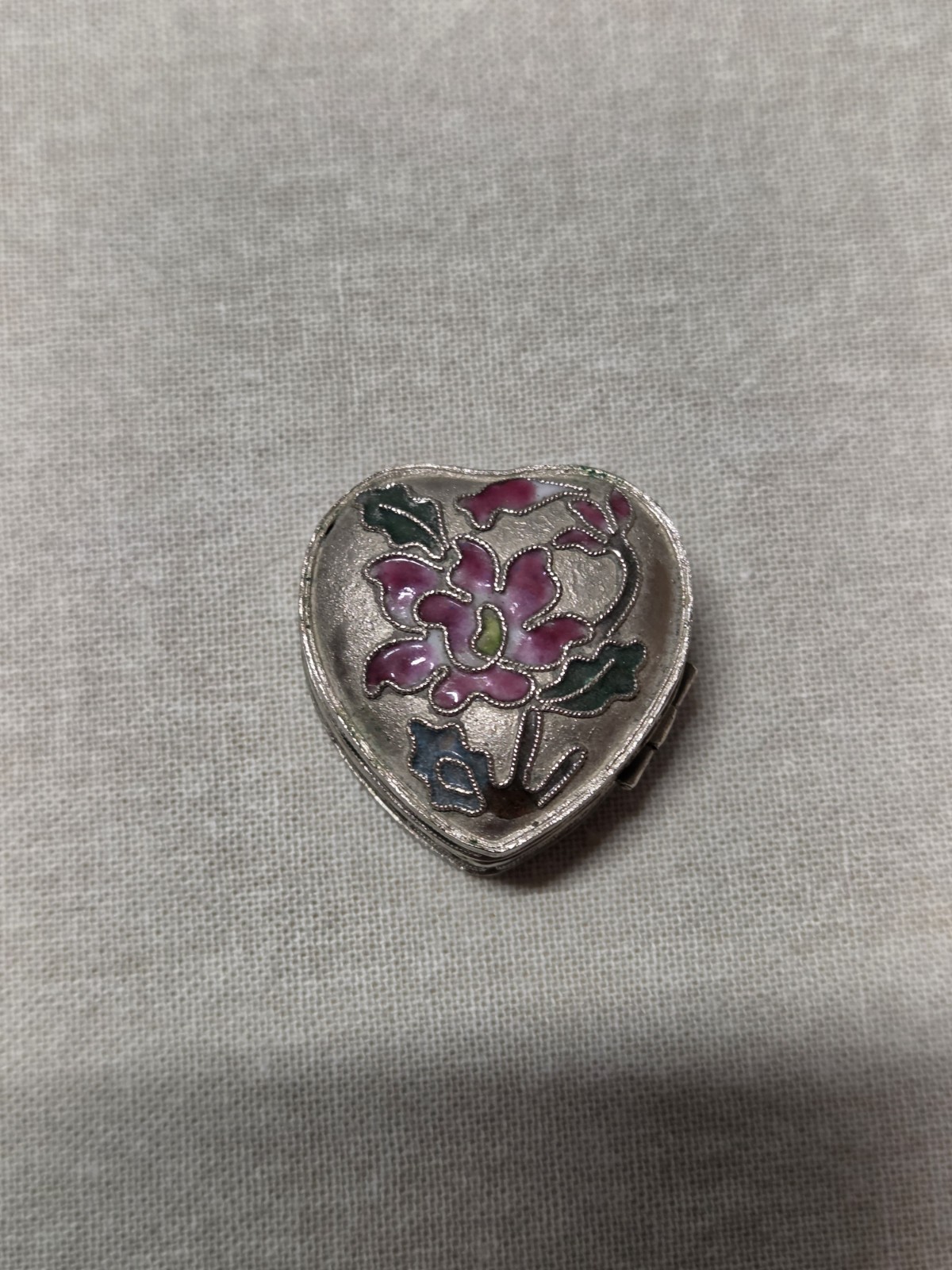 Vintage Chinese Cloisonné Enamel Heart Trinket Pill Box Floral Silver-Tone Metal