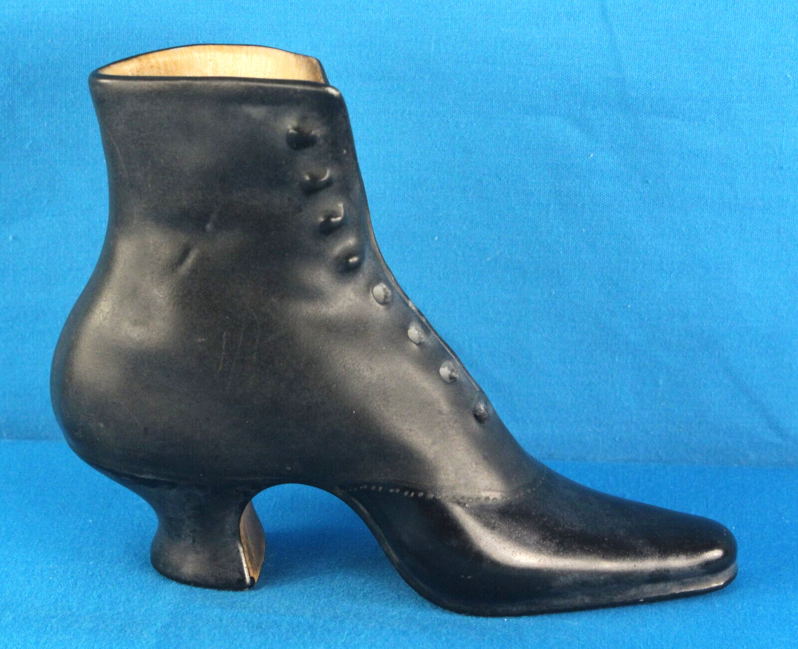 Royal Bayreuth Left Foot Lady’s Mid Heel High Shoe