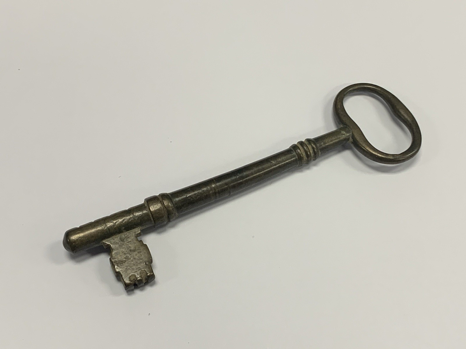 Antique Brass Skeleton Key Solid Barrel 5.25″ Jail Cellar Church Castle Door