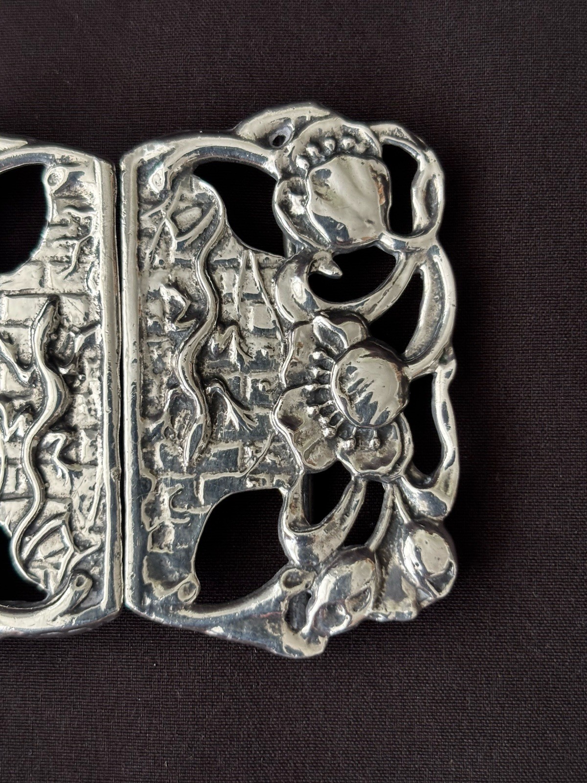 solid silver nurses Belt Buckle. With Flowers & Lizards. Birmingham 1987. P.M.L.