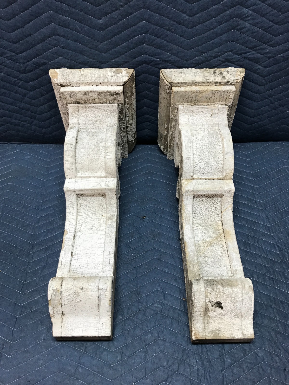Pair Antique Large Shabby White Wood Corbel Roof Brackets Old VTG Chic 693-26B
