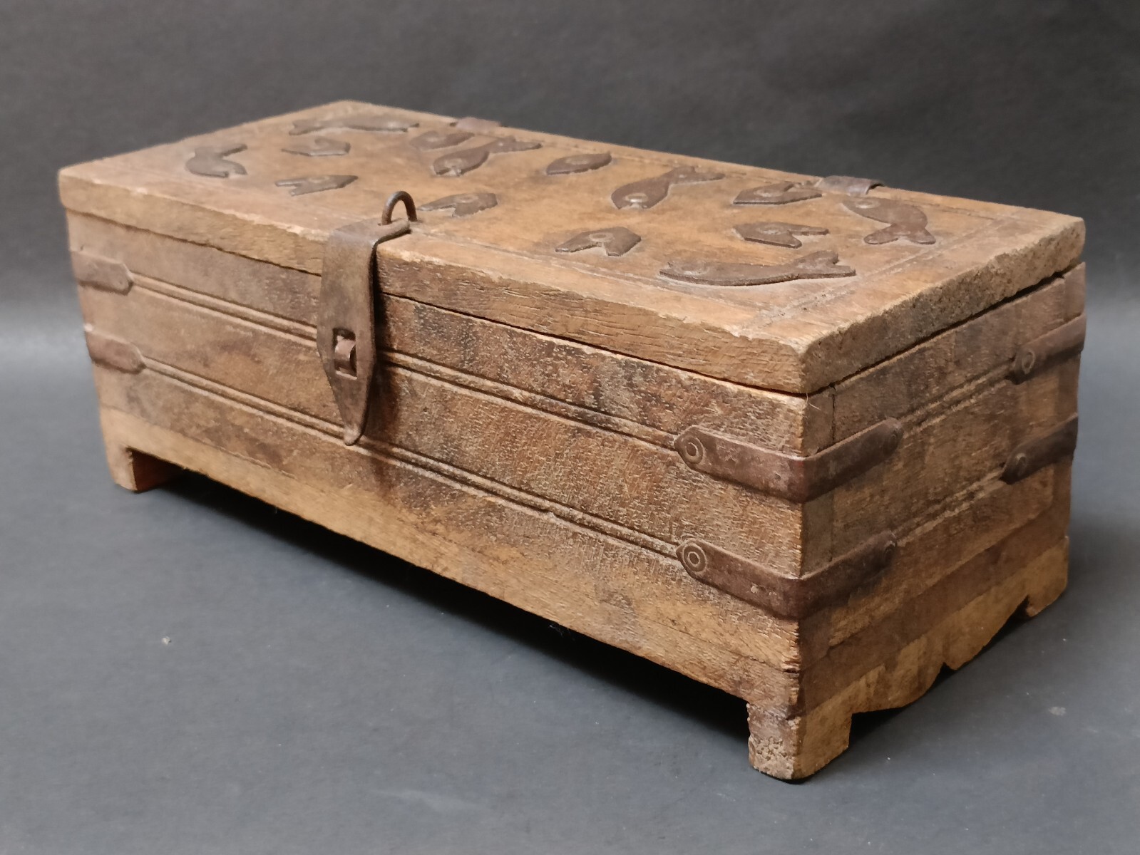 OLD VINTAGE HANDMADE RICH PATINA WOODEN IRON FITTED MULTIPURPOSE STORAGE BOX