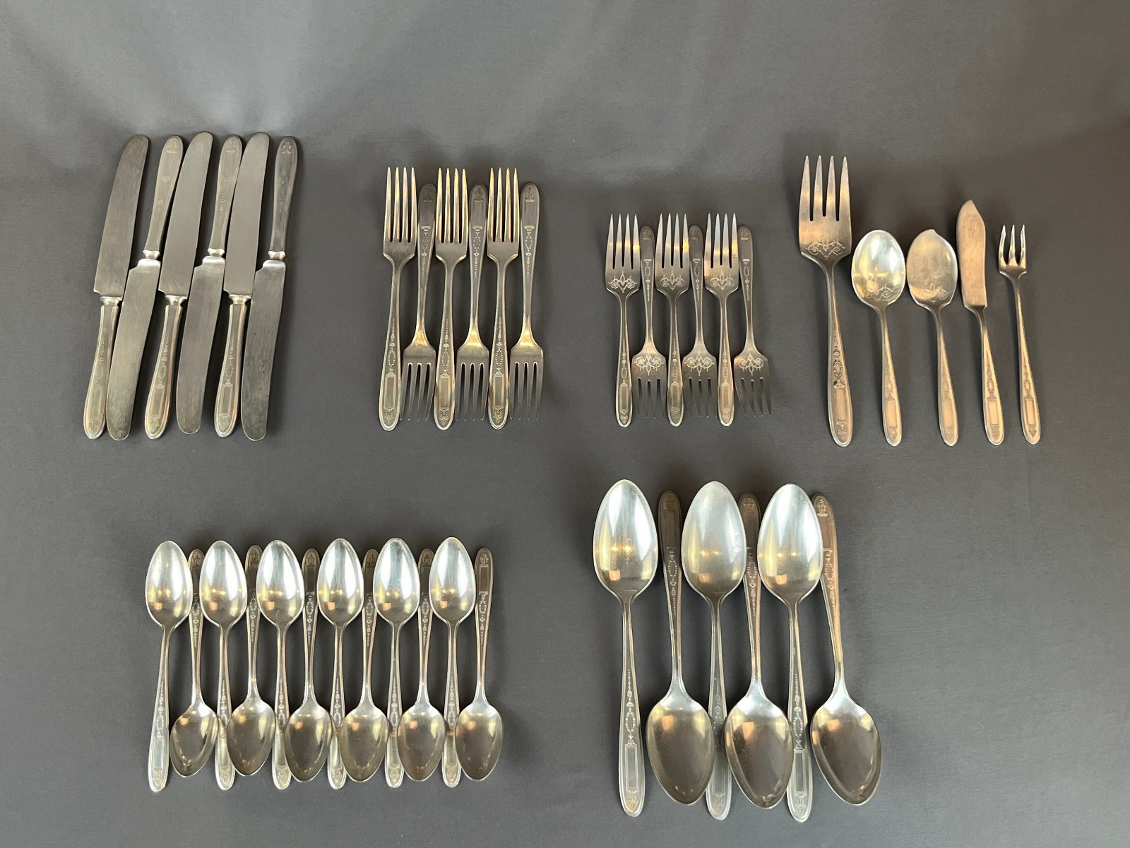 41 Pc Partial Oneida GROSVENOR Flatware Set No Mono: EUC