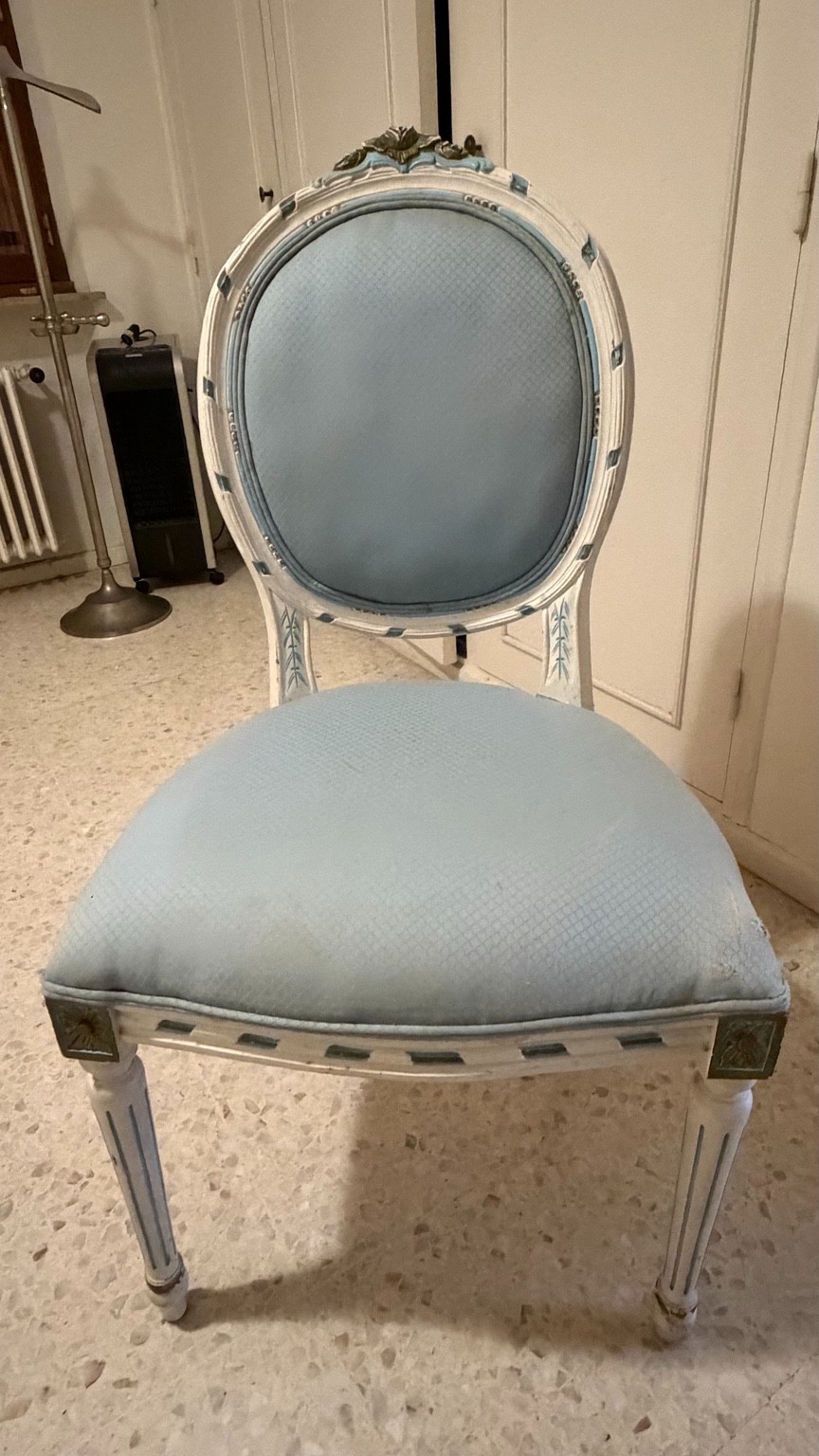 Chaise Style Louis XVI